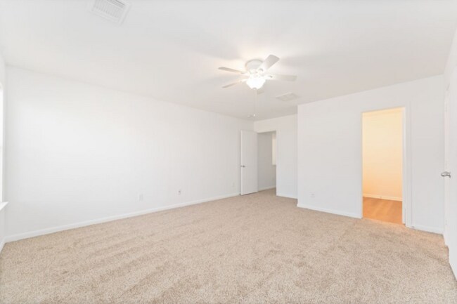 Building Photo - Stylish 3-Bedroom, 2-Bath in a Vibrant Spr...