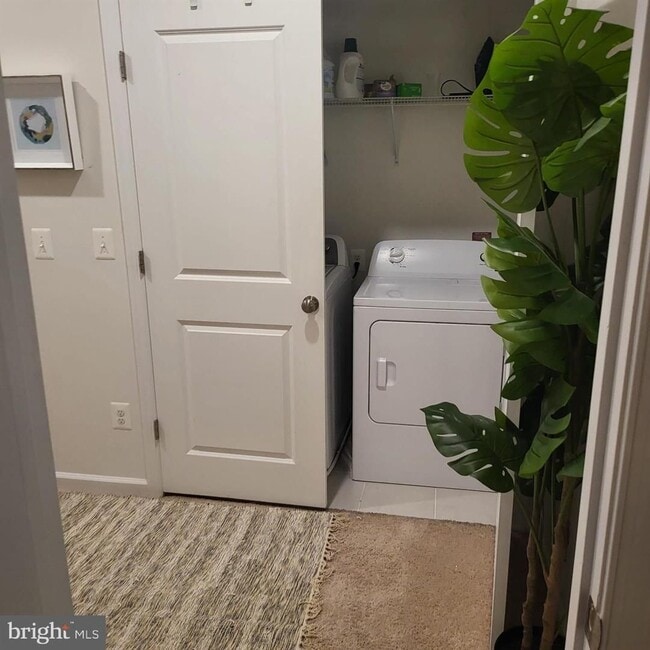 Building Photo - Welcome to your new home in the heart of Loudon County, VA!