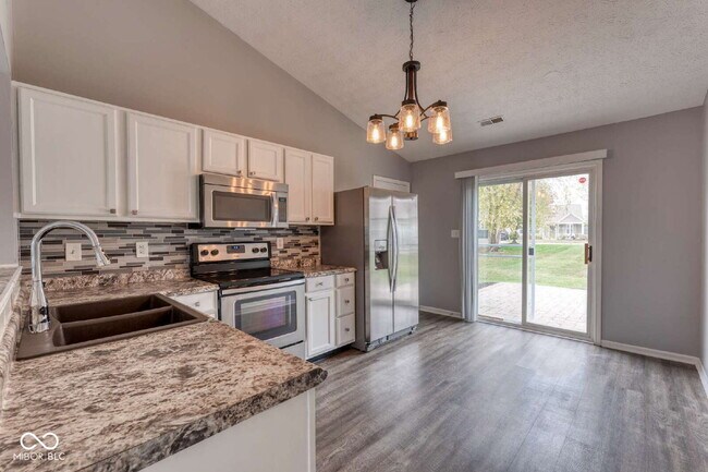 Building Photo - 8520 Lincoln Ct