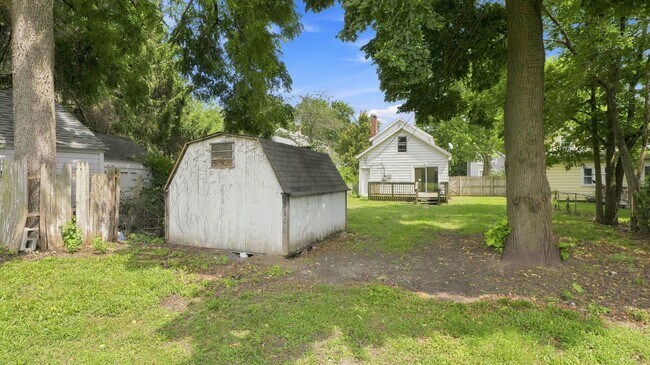 Building Photo - 1221 Wefel St