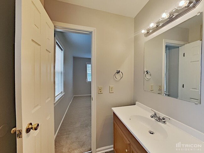 Building Photo - 120 Kenton Dr