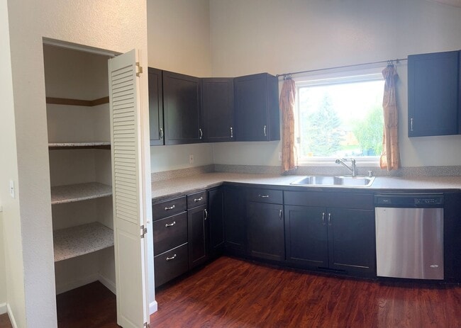 Building Photo - 4 bed/ 2 bath beauty in Eagle River