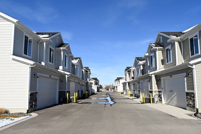 Building Photo - 2251 S 1220 W