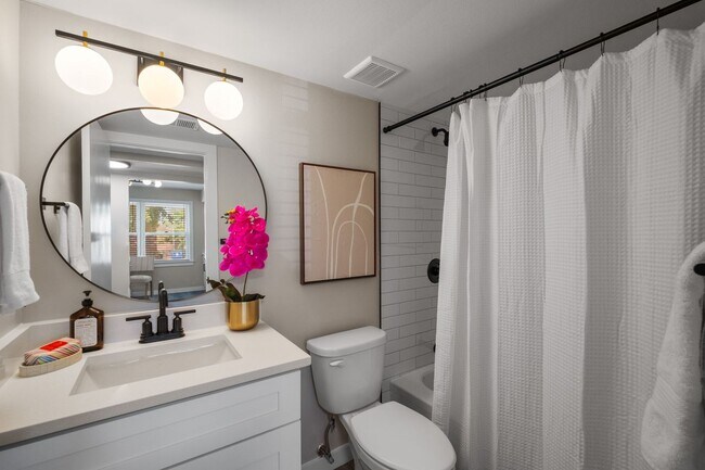 Building Photo - 621 Highland Park Dr