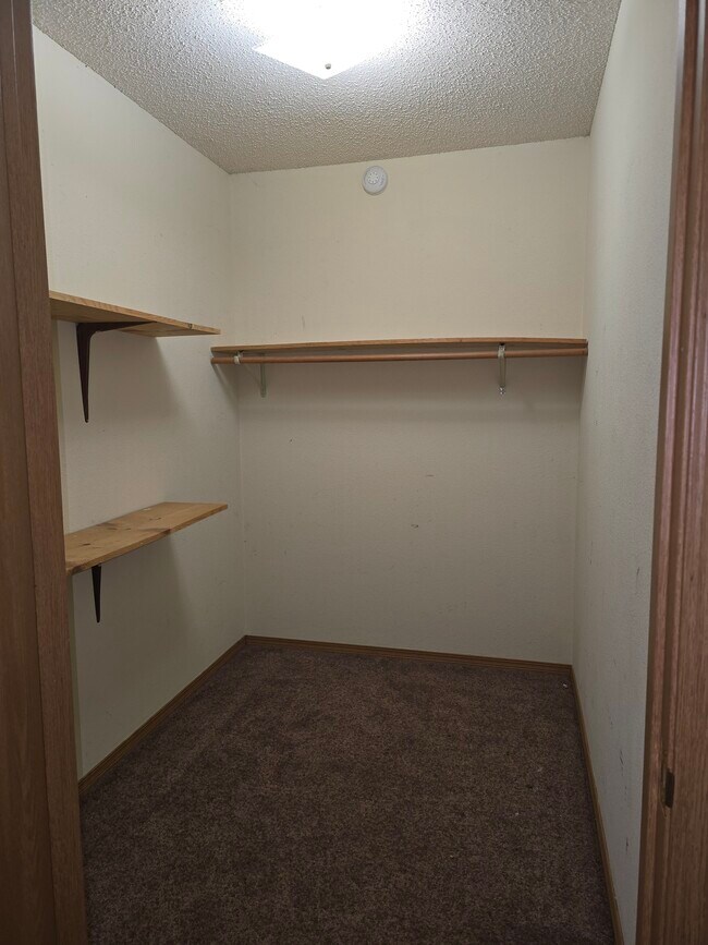 Building Photo - 104 E Mill St