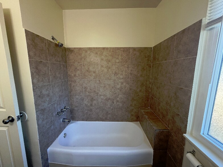 Building Photo - 700 N East End Ave