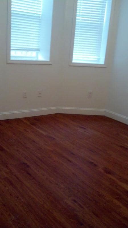 Building Photo - 121 Park Dr