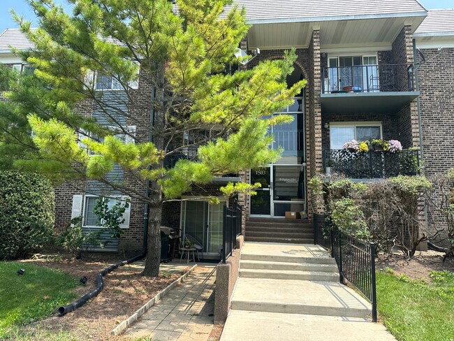 Building Photo - 1503 N Windsor Dr