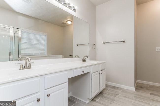 Building Photo - 1213 Winwood Dr