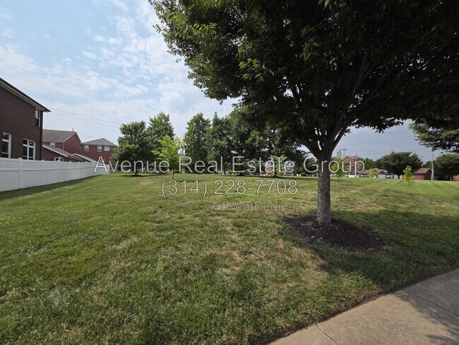Building Photo - 3948 Blaine Ave