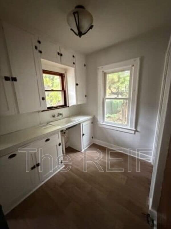 Building Photo - 912 Hammond St