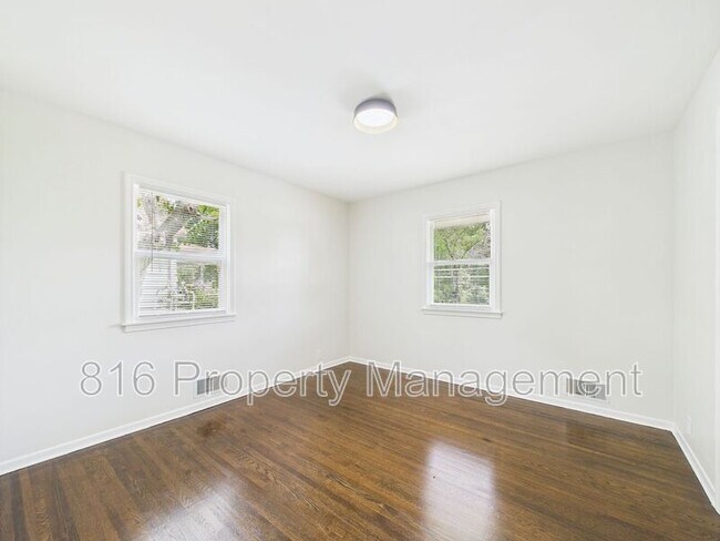 Building Photo - 11214 E Lexington Ave