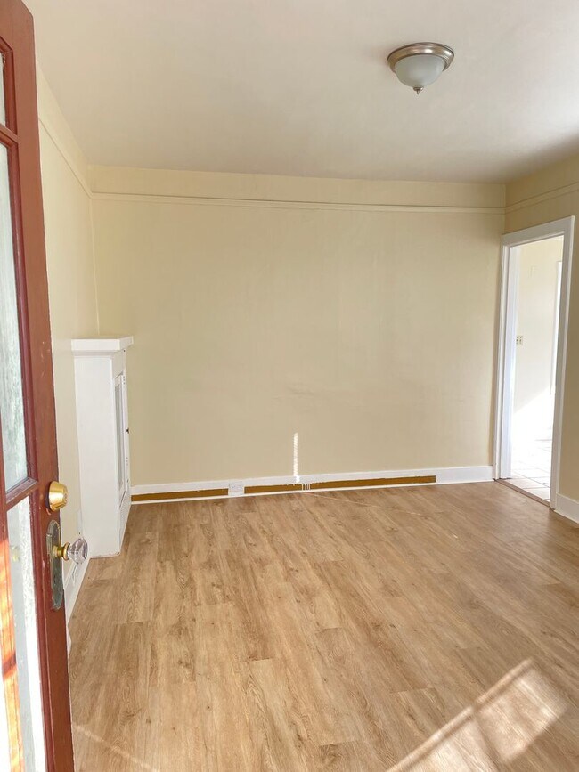 Building Photo - Available Now -  2 Bedroom House