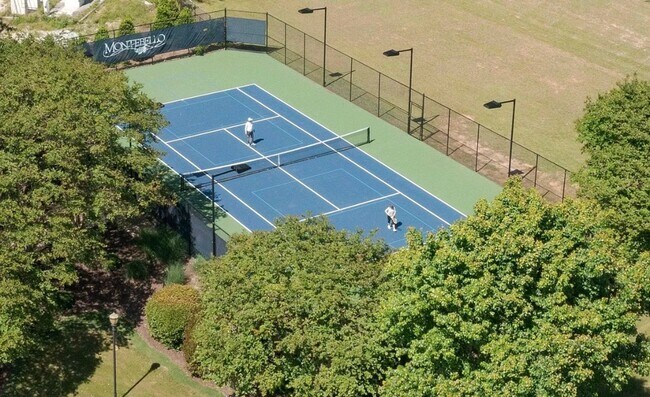 Building Photo - Luxury Waterfront Rental in Gated Montebello Community