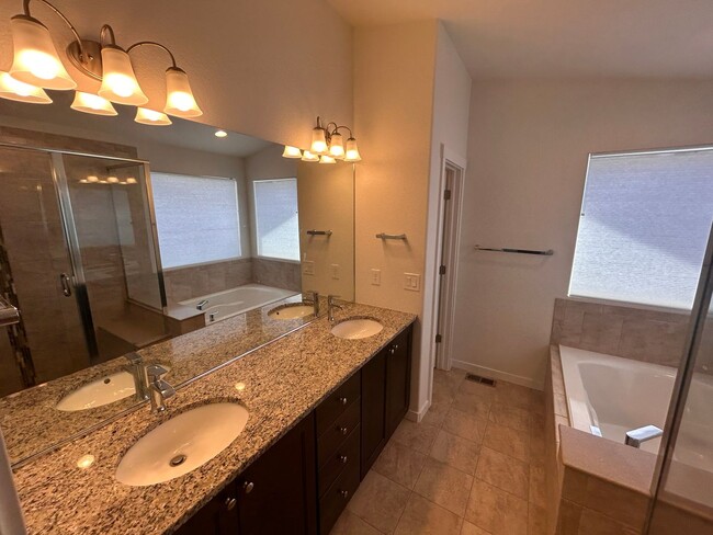 Building Photo - Immaculate 4 Bed 4 Bath Home in School Dis...
