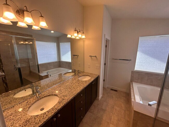 Building Photo - Immaculate 4 Bed 4 Bath Home in School District 20!!!