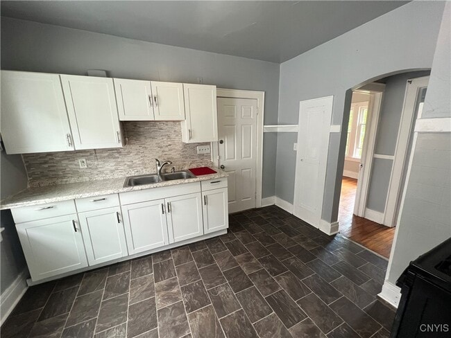 Building Photo - 526 Boyden St