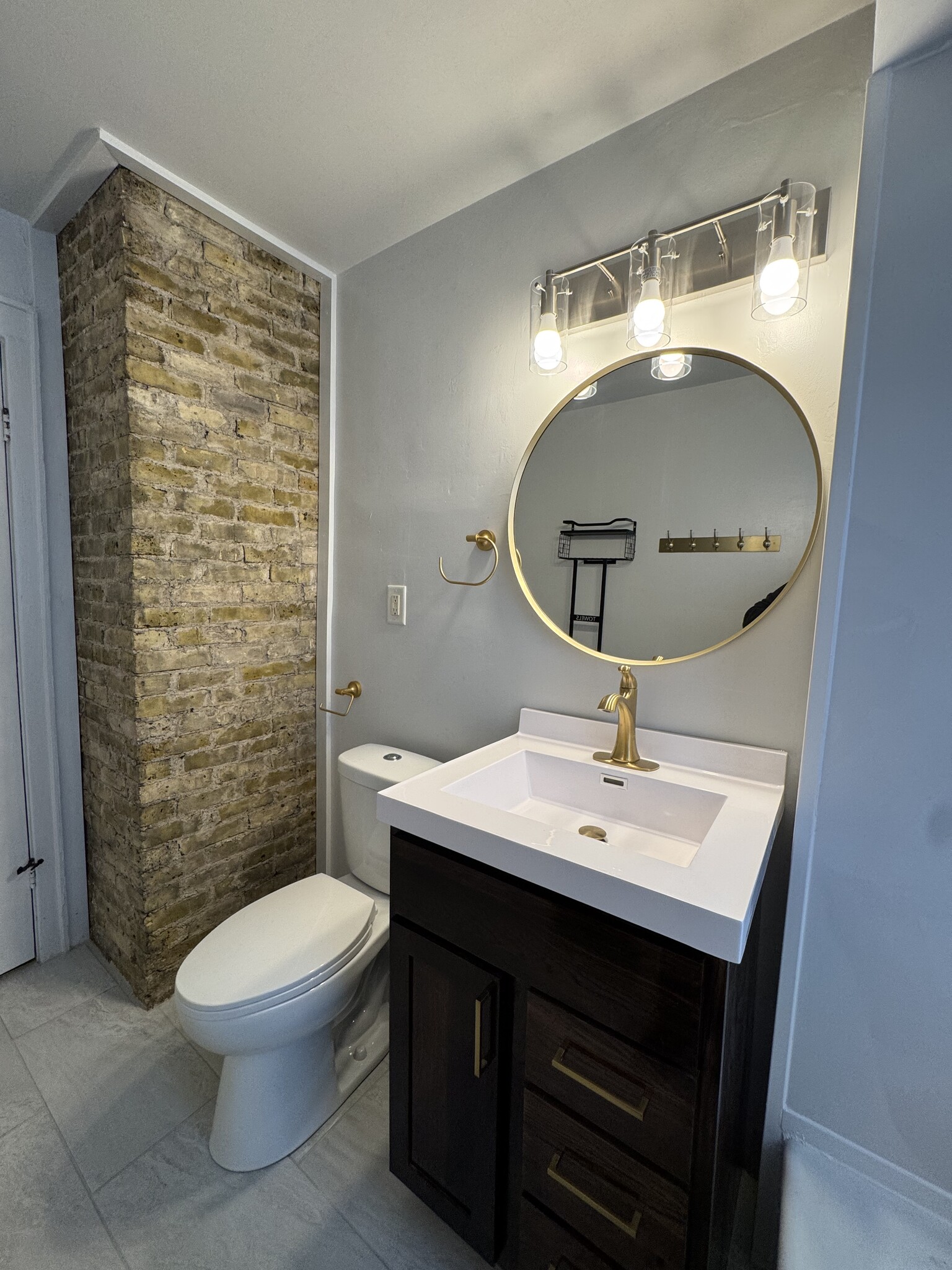 Building Photo - 2516 S Brisbane Ave