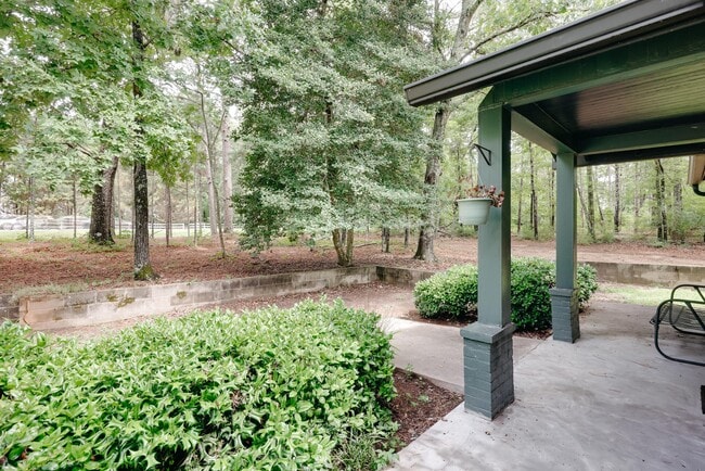 Building Photo - 505 Cherokee Rd