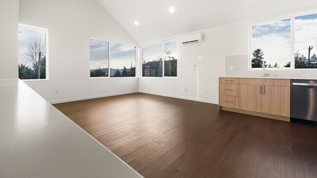 Building Photo - Brand New 3BR Home with Territorial Views