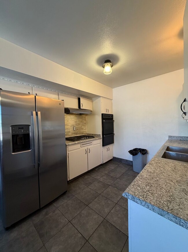 Building Photo - 3 Bedroom 2 Bathroom House on Corner Lot with 2 Car Garage Locate din Irwin Estates