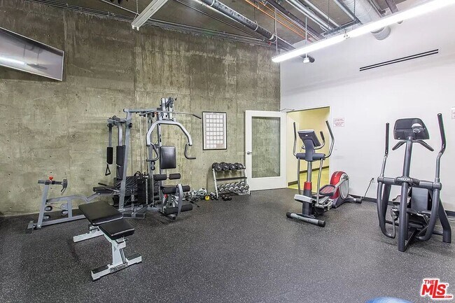 Building Photo - 225 S Hamilton Dr