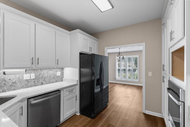 Building Photo - Great Location in the Heart of Madison!