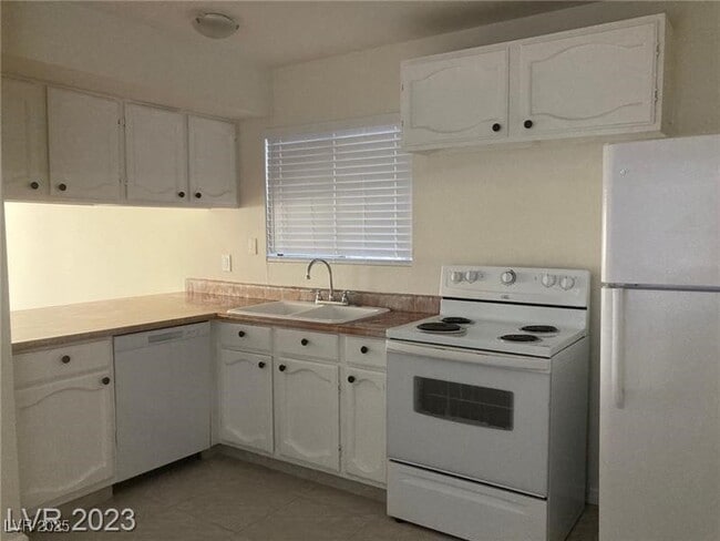 Building Photo - 5146 Gray Ln