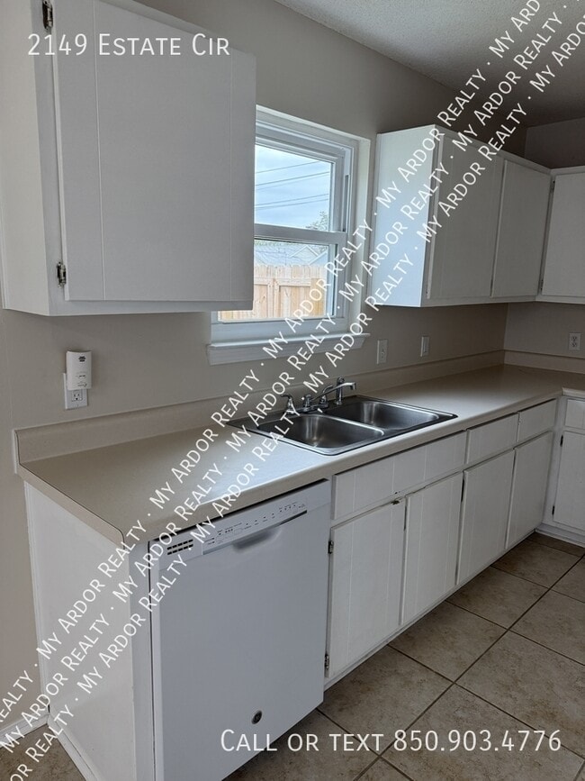 Building Photo - 2149 Estate Cir