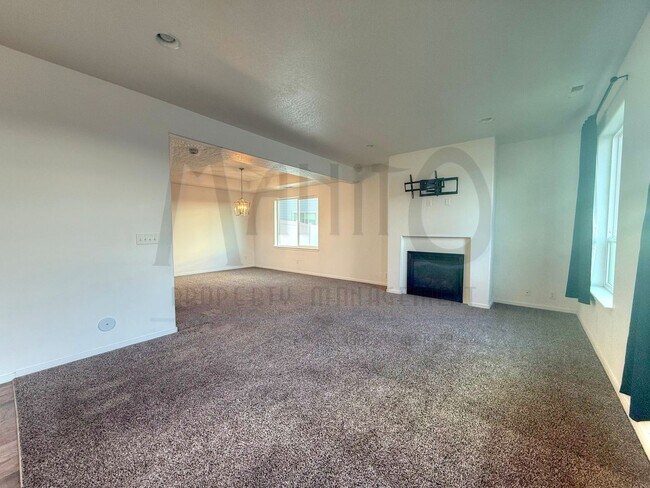 Building Photo - Spacious Airway Heights Home