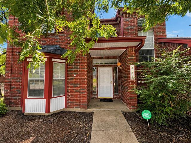 Building Photo - 824 Elm Falls Pl