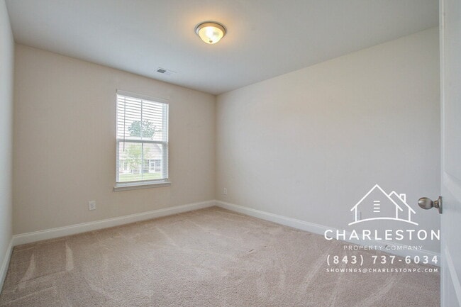 Building Photo - 7824 Montview Rd