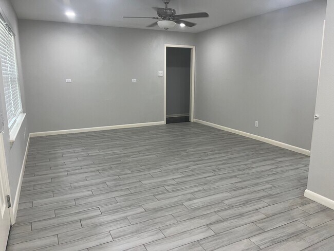 Building Photo - 603 Center Way