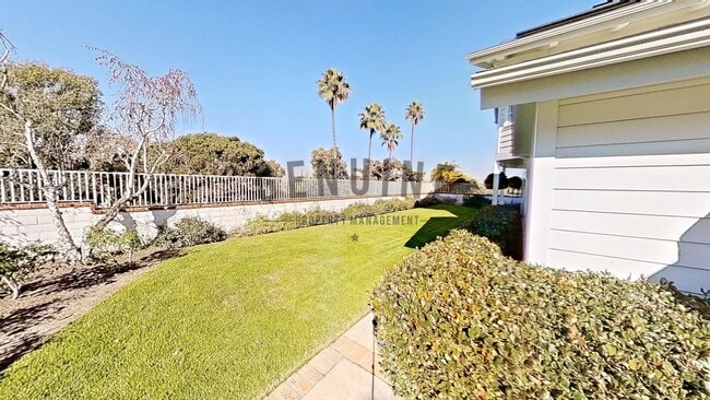 Building Photo - Beautiful Two-Level 5Bd 3.5Ba Home in Newport Beach