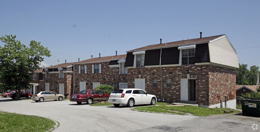 Woodknoll Townhomes 9192 Vanity Fair Dr Saint Louis MO 63136