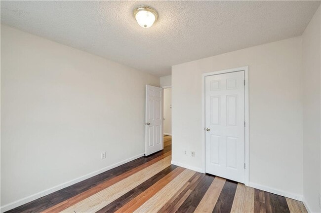 Building Photo - 950 Parkway Rd