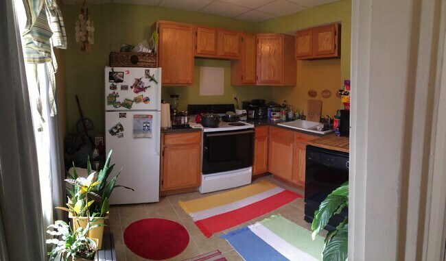 Building Photo - 147 Holland Ave