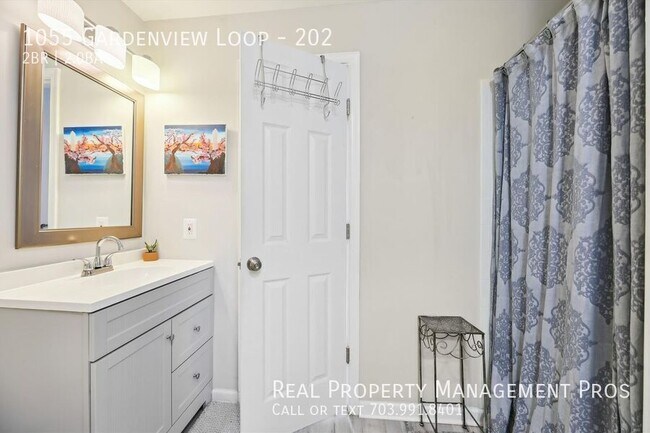 Building Photo - 1055 Gardenview Loop