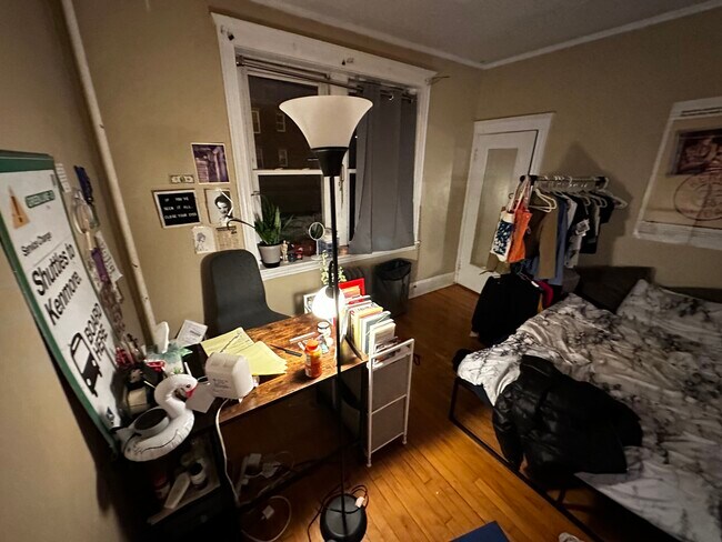 Building Photo - 54 Egmont St