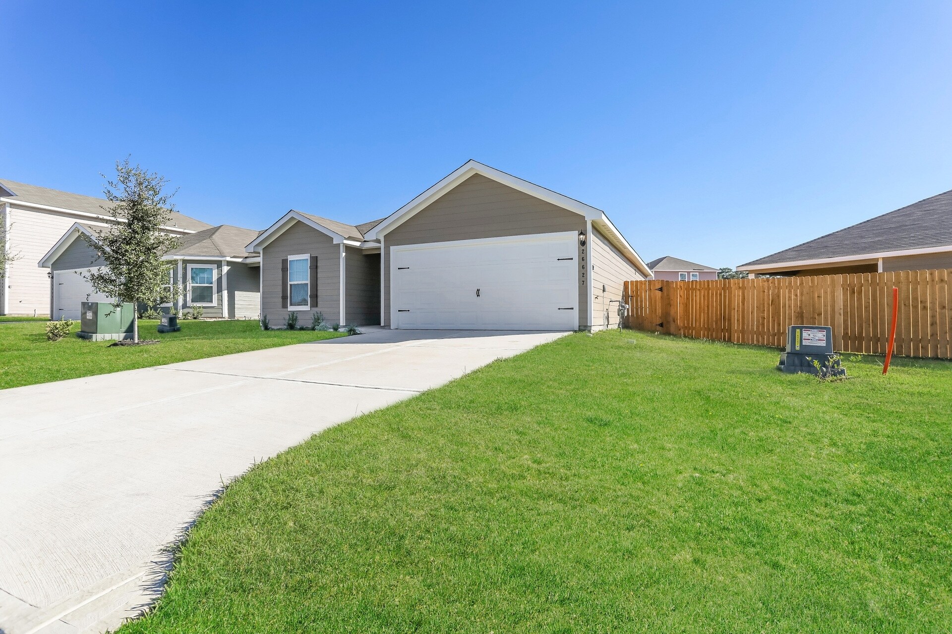 Building Photo - 26627 Ezemily Dr