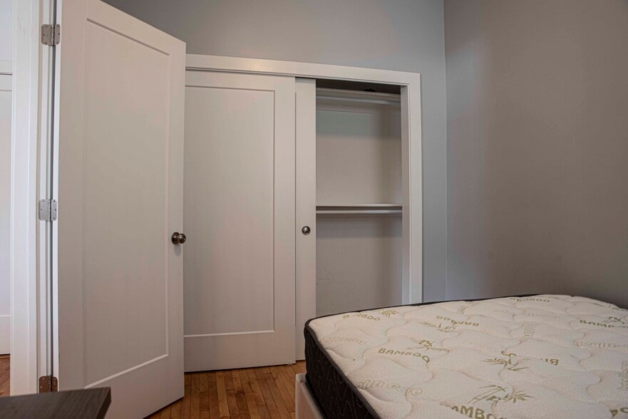 Building Photo - 3112 N California Ave