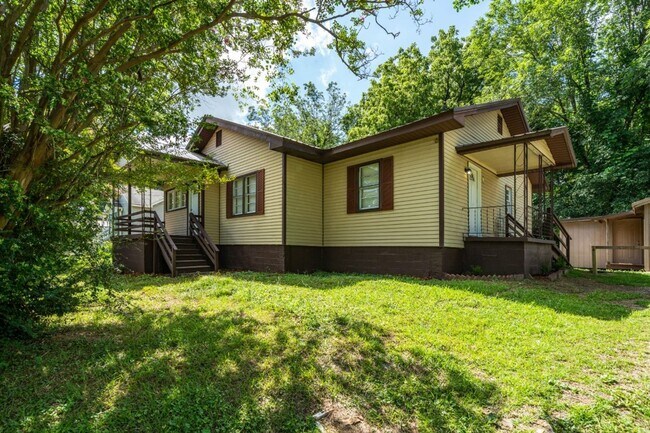 Building Photo - Newly Renovated Home is Graysville- Appliances Included!