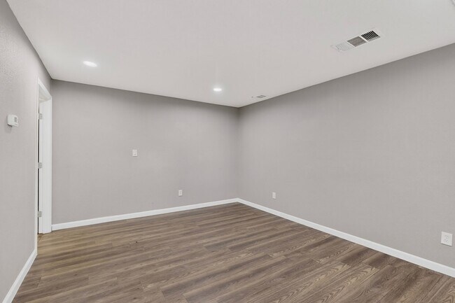 Building Photo - 1305 NW 14th St