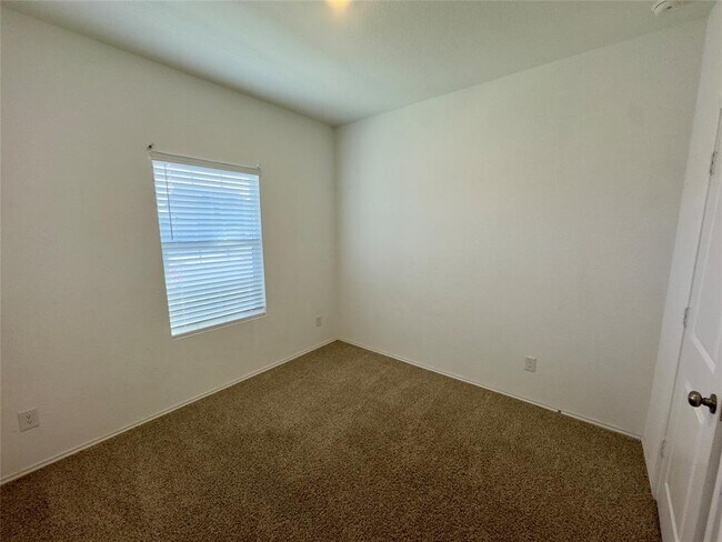 Building Photo - 511 Halfmoon Dr