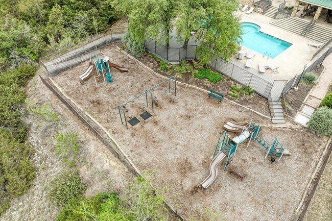 Building Photo - 545 Tom Sawyer Rd