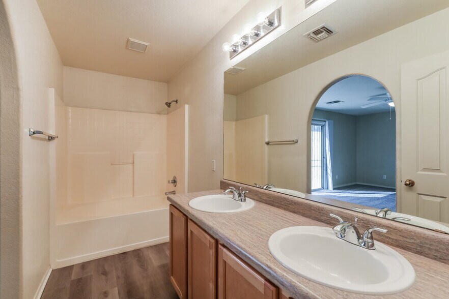 Building Photo - 9646 E Paseo San Ardo