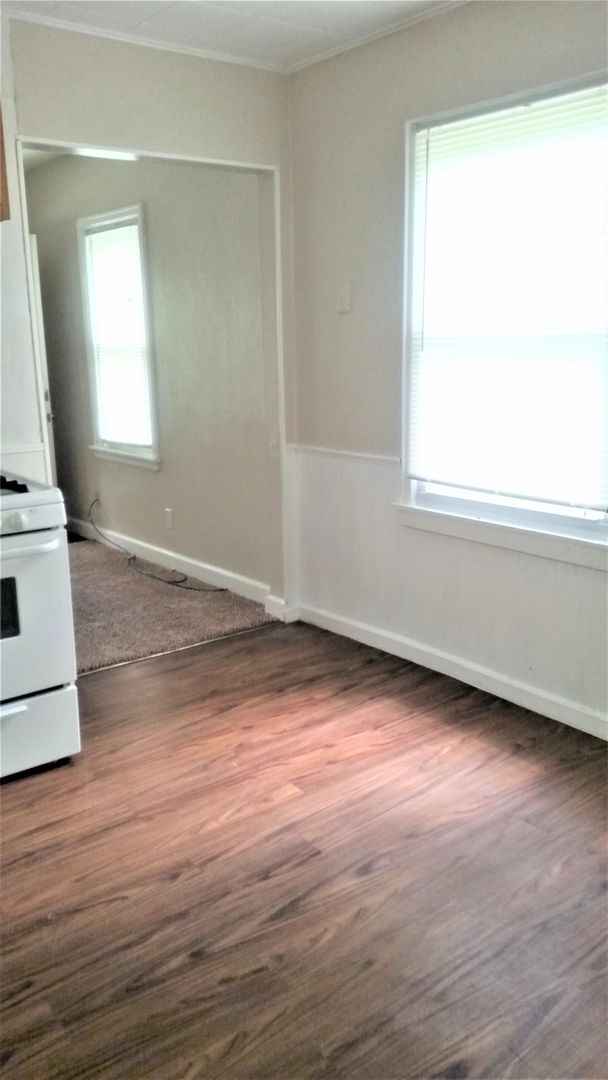 Building Photo - Charming 2 bed house Now Renting Feb. 1 Mo...