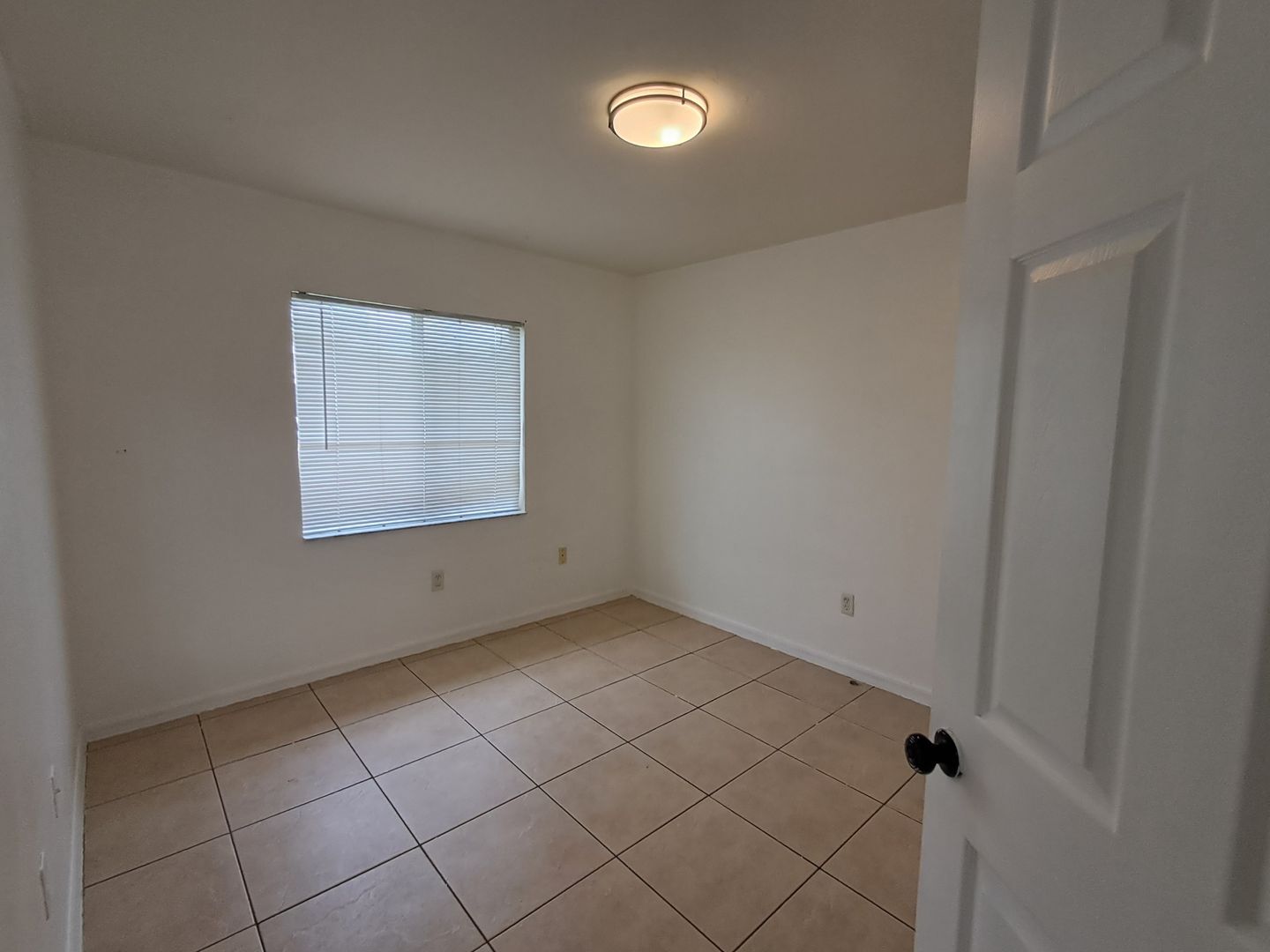 Building Photo - 4868 Golfview Blvd