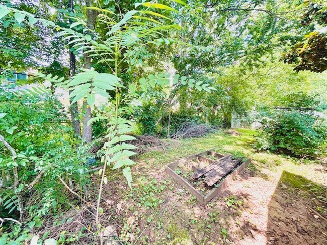 Building Photo - MOVE IN SPECIAL- $300 Off First Month's Rent-MOVE IN READY BRICK HOME!