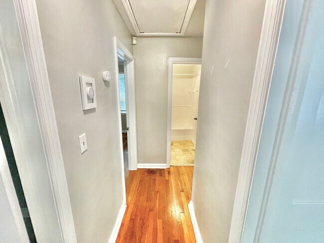 Building Photo - Beautiful 3 Bed 1 Bath Home Located near target shopping center off of Battleground in desirable ...